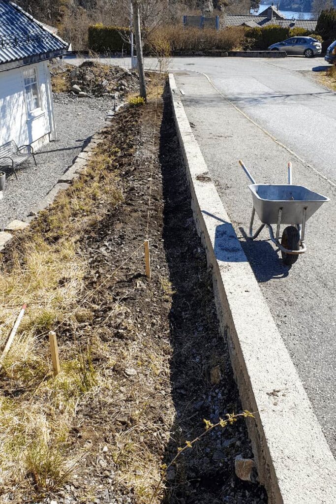 Skråning der kubbemuren skal settes opp